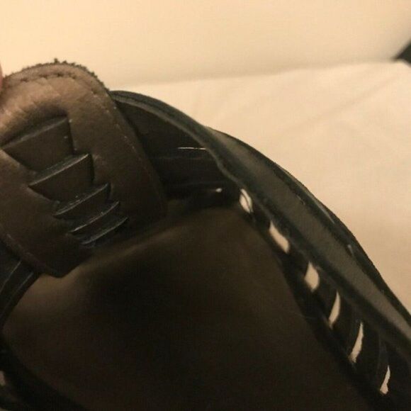 Me Too Sandals Open Toe Faux Leather Black Size 7M Y - Picture 8 of 8